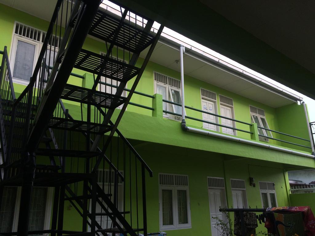 Griya 24 Homestay Medan Exterior photo